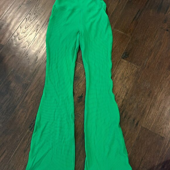 VGUC Aerie Offline Ribbed Flare Pants size Large - Picture 3 of 4